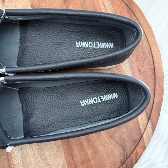 Minnetonka Moccasins dark blue Leather Beaded Bird Fringe Moccasin Shoes Size 10 - Picture 6 of 9